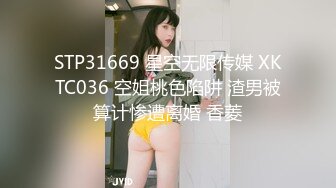 缤纷少女不仅喜欢吃棒棒糖还喜欢舔肉棒