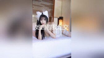 【新片速遞】  国内厕拍大神潜入纸箱厂女厕近景后拍美女尿尿❤️斑马纹衬衫少妇痔疮有点严重