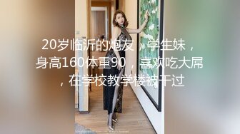 笑起来甜美短裙小姐姐 隔着内裤揉穴调情 镜头前舔屌口交