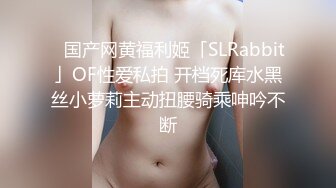 长腿高挑身材的俩人妖后面干菊花动情淫叫不断摇动屁股享受后门抽插的快感