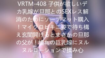 大波浪新人丰乳肥臀网红女神道具自慰，露奶装开档肉丝掰穴特写，换上网袜热舞扭动，跳蛋摩擦塞入叫的隔壁多听得见