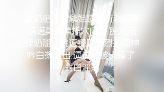 县城农村全景厕拍 妖艳的高跟长发美女 迫不及待的脱内裤尿尿