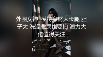  活久见稀缺资源美女下乡暗黑歌舞团，村里的大老爷们儿都来了！话说有几个妹子长得还真不错