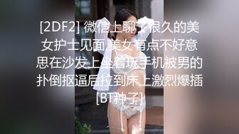 回顾下娇妻第一次有视频记录的3P（二） 接上，都射了一次之后，娇妻马上就开始给我们舔，想我们马上从软到硬。 第一次看娇妻同时舔两根鸡巴，实在是太震撼… 单男弟弟也是再次硬起来，娇妻一边抱着我的腿一边用脸贴着我的鸡巴，嘴里还止不住的在淫叫…