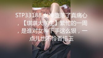 年轻貌美风骚的女老板娘的诱惑，全程露脸互动撩骚揉奶抠逼，按摩床上伺候小哥哥，深喉