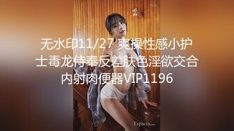 颜值高美女又风骚淫声荡语跳蛋抽插，给小哥舔鸡巴好骚逼里塞着跳蛋上位蹭鸡巴滑进逼里