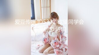 大神夜总会KTV女厕偷拍年轻靓妹蹲在坐厕上一边尿尿一边玩手机