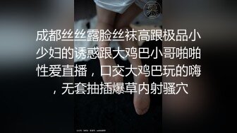  洗浴中心内部员工近距离偷拍几个白白嫩嫩的少妇洗澡聊天