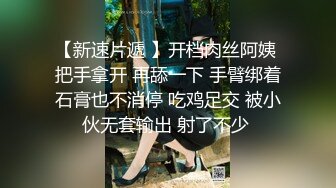 -一群身穿校服年轻学生妹户外小解 比赛看谁尿的远