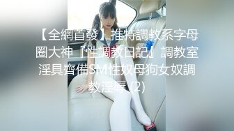 KTV玩骰子输了，男的被罚 舔旁边美女的奶头，美女都主动献奶了，男的吃个奶子都这么磨磨唧唧！不行我来！