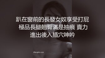 牛仔小美女跟小哥在家激情啪啪给狼友直播，全程露脸互动听指挥，让小哥舔逼口交大鸡巴，无套抽插高潮尿尿