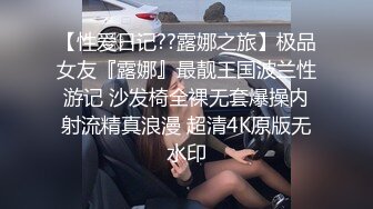 《极品CP魔手外购》色胆包天坑神潜入某公司女厕独占坑位隔板缝中现场实拍超多美女小姐姐方便，脸逼同步前后拍太顶了 (6)