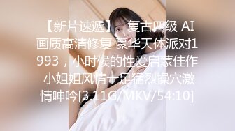 金发美少女，美腿黑丝激情自慰，手指插入猛扣，跳蛋伺候流出白浆