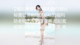  剧情演绎勾搭一线天肥女技师，足交交半脱下内裤，美穴一览无余，按摩床上骑乘晃动大奶