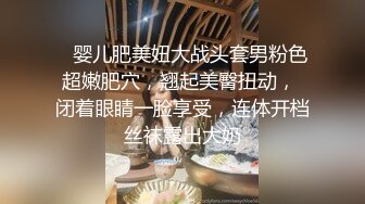 两个华人小伙找了个泰国漂亮美女，身材极品又听话，两男一女插得妹子瘫在床上，场面极其劲爆!