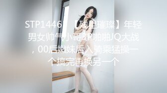 【新速片遞】游乐场女厕全景偷拍长裙美少妇的无毛大肥鲍