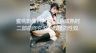 9分颜值甜美女神！制服网袜诱惑！随音乐扭动，掏出奶子给姐姐吸吸，自摸骚穴，表情一脸淫骚