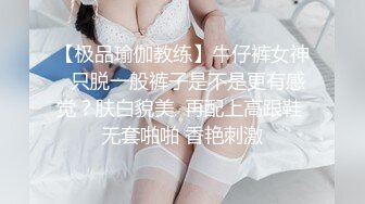 白丝女仆情趣装小妹妹跟小哥激情啪啪，跟小哥69舔逼玩弄，道具抽插让小哥无套爆草，道具玩着逼口爆吞精好骚