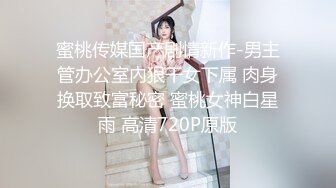   网友分享 制服开档黑丝少妇 大屁屁好诱惑 后入啪啪 这个姿势真的很深好深 无套内射多毛蝴蝶穴