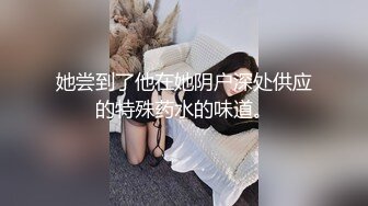 偷拍大师商场尾随偷拍几个极品美女裙底风光??反复自拍女神级长腿丽人透孔内裤前面隐约看到黑色逼毛