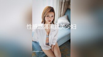 长发蝴蝶逼美少妇被单男推到男上位抱腿无套操逼，极品骚货闭眼一脸享受，特写高潮后的逼逼