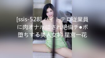 时尚牛仔裤女孩进屋就脱光上衣露出弹性美乳迫不及待吃JJ深喉兴奋在激情啪啪口爆