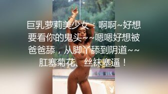 【骚妈带着两个女儿一起大秀直播】全程露脸好刺激黑丝情趣装诱惑吃奶舔逼AV棒自慰骚穴嫩的出水还没毛