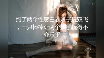 黑裙小少妇 情趣装黑丝袜扭动屁股 翘起大屁股舔屌 正入抽插打桩猛操