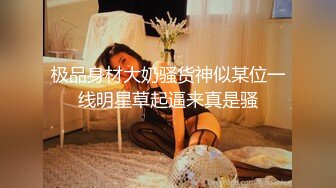 黑衣牛仔裤妹子调情69舔逼再到床上近距离拍摄开档黑丝后入猛操