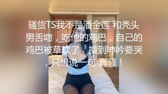 【新片速遞】新来的爆乳女神全程露脸，情趣装白丝诱惑好极品，揉着骚奶子自慰骚穴特写展示，淫声荡语互动狼友看了秒硬