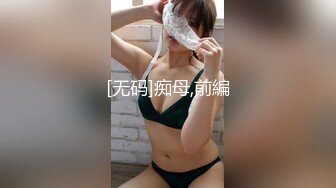 灰发颜值小姐姐！被头套男爆操！后入撞击双女伺候，双腿肩上扛爆操，美女更喜欢被舔逼