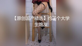 【新片速遞】 邪恶的房东暗藏摄像头❤️偷拍身材不错的美女租客洗澡洗鲍鱼悠闲的玩手机