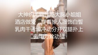 厕拍沟厕一位短发少妇嫩逼微张老公没少照顾