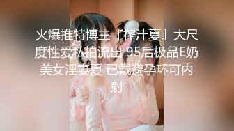 吃瓜-JK妹子得知自己男友出轨自己最好的闺蜜后，在大街上当着男友面大哭大闹,用头撞墙,脱光衣服竭撕底里大叫