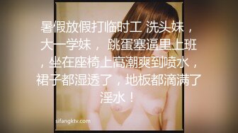 熟女阿姨 被老头三洞全开 无套输出 骚逼 菊花 嘴巴轮着插 不过瘾还要双手捅双洞 爽到狂喷尿 都喷到房顶了