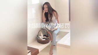 自购海边浴场厕所美女脱光了拉屎撒尿