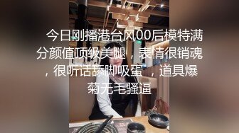   办公桌上操逼十柒学姐情趣勒逼裤，跪在桌子上摇摆蜜桃臀，骑乘位猛坐太骚了