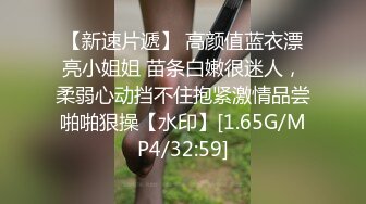 按摩店小粉灯大哥享受技师的按摩就开始不老实了，谈好价格开搞吃奶子玩逼，小床上各种抽插爆草浪荡呻吟不止