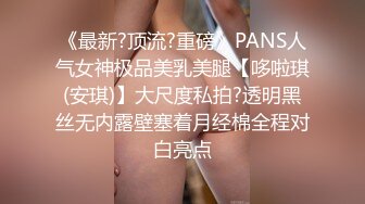 大奶骚眼镜熟女人妻被掰穴操高潮