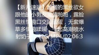 大神都喜欢这口下药迷翻女同事带回酒店把玩她的大肥鲍✿各种玩具一股脑全塞进去