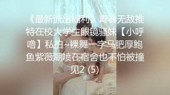 私房CD大神售价32元新作【 KFC-1121 】★长裙靓女专心打游戏，可爱内超清CD漏了2根毛