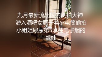 科技园蹲守黑T恤披肩发妹子发白的唇肉从茂密的黑逼毛中露出