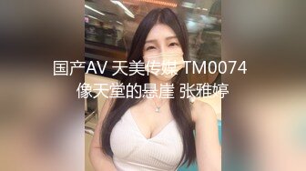 猥琐男约操网上勾搭很久的性感美少妇宾馆啪啪,边摸边说想干她很久了,看见在直播反抗被扒掉衣服干爽后配合.国语!