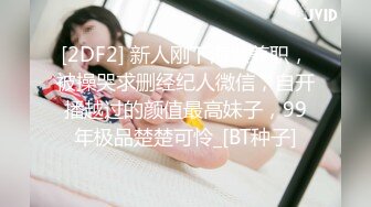 偷情男女，被小哥骗上床的骚妇，全程露脸让小哥边亲边草，无套抽插舌吻压在身下干的神魂颠倒，表情很是享受